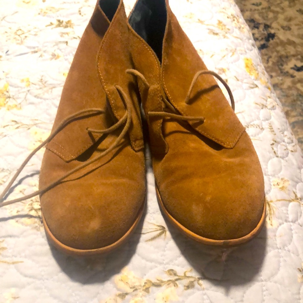 Lucky tan suede booties